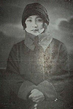 ���V����