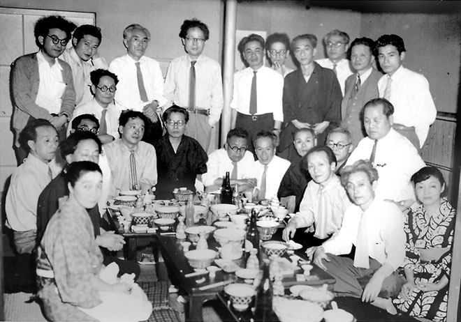 �������J��