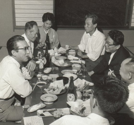 �����R��