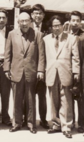 ���{����